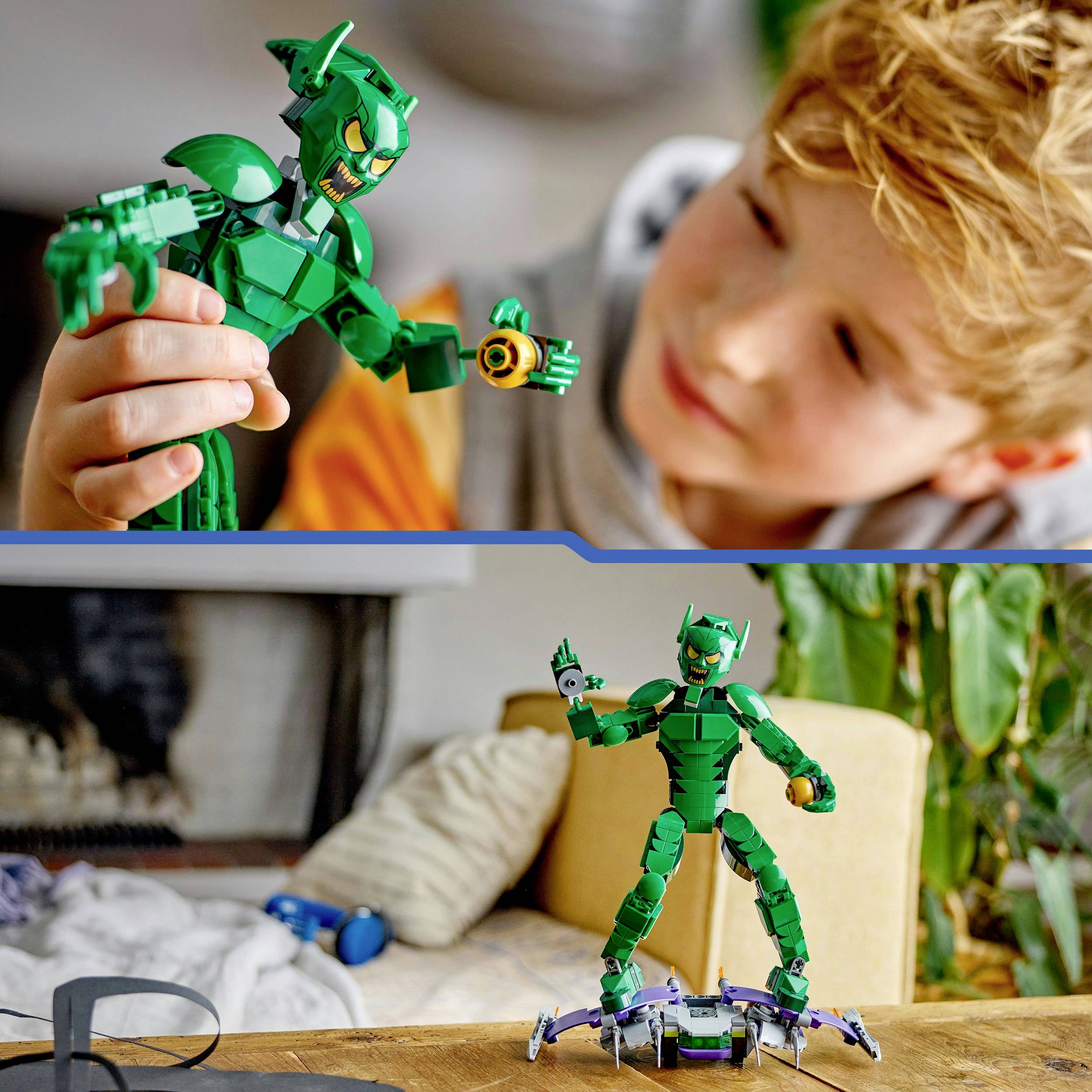 Ein Kind spielt lächelnd mit einer grünen Roboterfigur, die einen kleinen Vogel in der Hand hält. Im Hintergrund eine gemütliche Wohnzimmerszene.