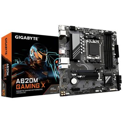 Mainboard Gigabyte A620M Gaming X neben Verpackung. Verpackung zeigt futuristische Grafik eines Roboters. Mainboard mit AMD Sockel und vier RAM-Steckplätzen.