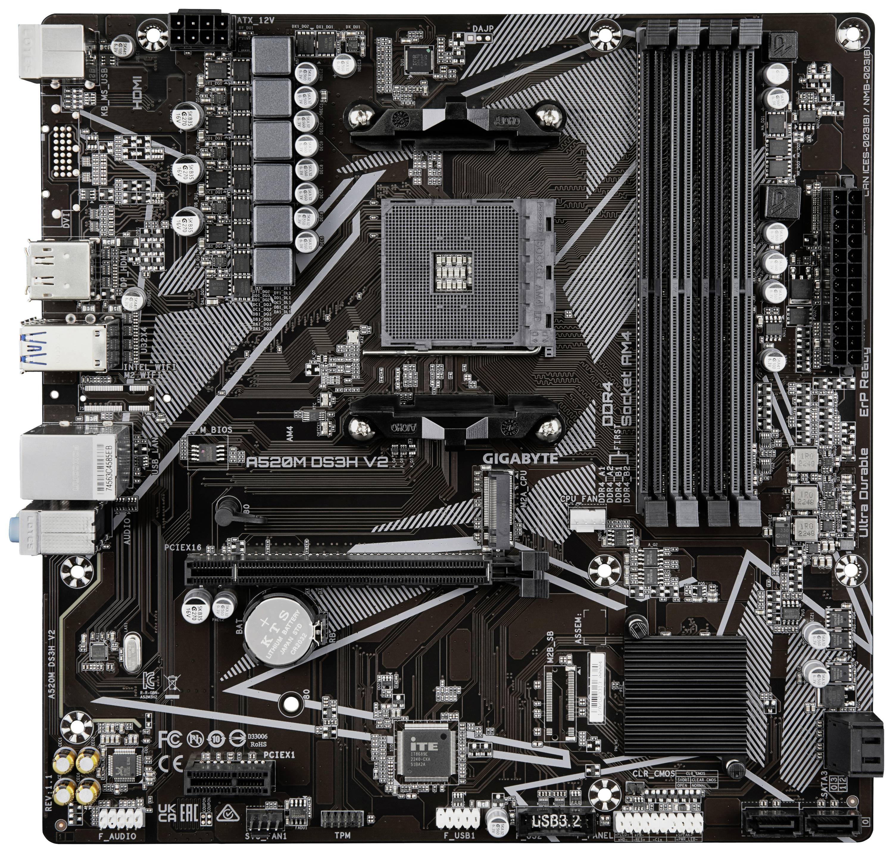 Ein Computer-Mainboard mit RAM-Steckplätzen, Prozessor-Sockel, SATA-Anschlüssen und PCI-Express-Steckplatz, geeignet für PC-Hardware.
