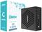 'ZOTAC ZBOX C Serie CI337 Nano' Mini-PC mit schwarzem, wabenförmigem Design steht neben der Verpackung. Ideal für leise, kompakte Computerlösungen.