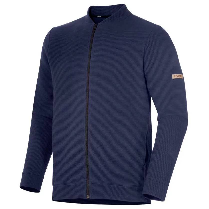 Ein dunkelblauer Herren-Sweatshirt mit Reißverschluss und langen Ärmeln. Links am Ärmel ist ein kleines braunes Etikett angebracht.