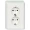 Steckdose mit zwei Steckplätzen, in einem weißen Kunststoffrahmen, geeignet für den Anschluss elektrischer Geräte.