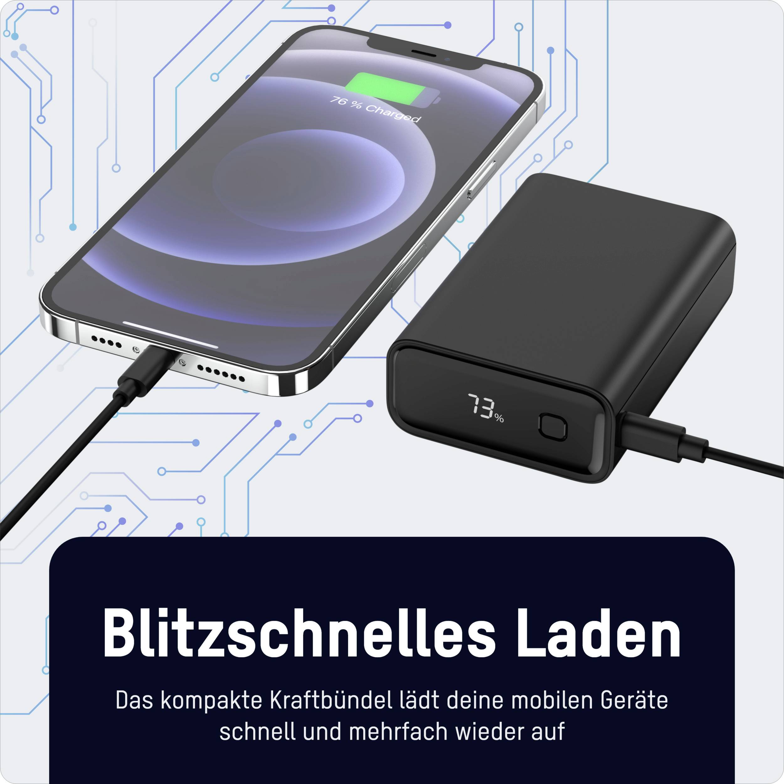 Smartphone lädt an Powerbank; Text 'Blitzschnelles Laden: Das kompakte Kraftbündel lädt deine mobilen Geräte schnell und mehrfach wieder auf'.