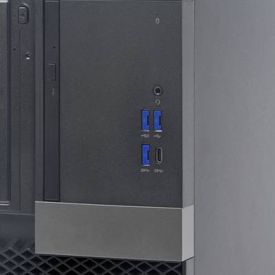 'Nahaufnahme von zwei USB-3.0-Anschlüssen und einem Audioanschluss an der Vorderseite eines Computers.'