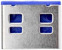 Ein Metalladapter mit zwei blauen Kunststofföffnungen. Der Adapter ist quadratisch und scheint ein elektronisches Verbindungselement zu sein.