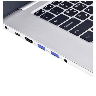 Ein Laptop mit sichtbaren USB-Anschlüssen, HDMI-Port und Kopfhörerbuchse auf der linken Seite der Tastatur.