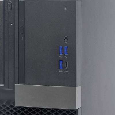 Vorderseite eines schwarzen Computergehäuses mit USB- und Audianschlüssen, einem optischen Laufwerk und Lüftungsschlitzen.