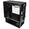 Ein schwarzes Computergehäuse von der Seite geöffnet, zeigt Kabelmanagement und Platz für interne Komponenten wie Motherboard und grafische Karten.