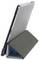 Eine graue Tablet-Hülle, die als Ständer fungiert, hält ein Tablet in aufrechter Position. Ideal zur Unterstützung des Tablets für freihändige Nutzung.