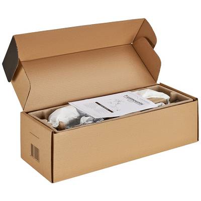 Pappkarton mit geöffnetem Deckel, darin eingepackte Waren und ein Zettel mit Anweisungen oder Informationen.