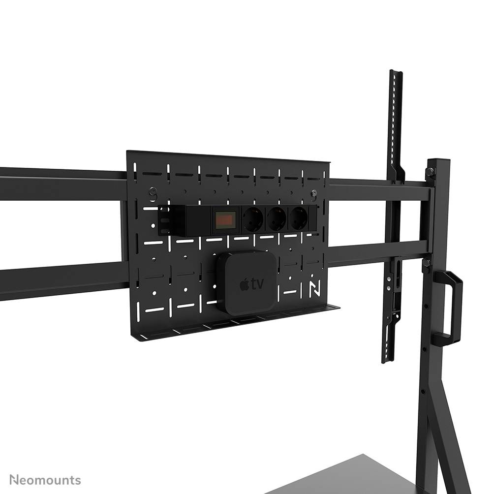 TV-Halterung aus Metall zur Wandmontage. Das Modell verfügt über verstellbare Arme und eine Ablage für Zusatzgeräte.