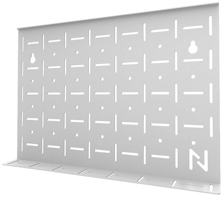 Lochwand aus Metall mit gleichmäßigen quadratischen Öffnungen und N-förmigem Logo unten rechts.