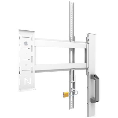 Ein weißer, verstellbarer TV-Wandhalter aus Metall, montiert mit einem Vorhängeschloss zur Sicherung, von der Seite betrachtet.