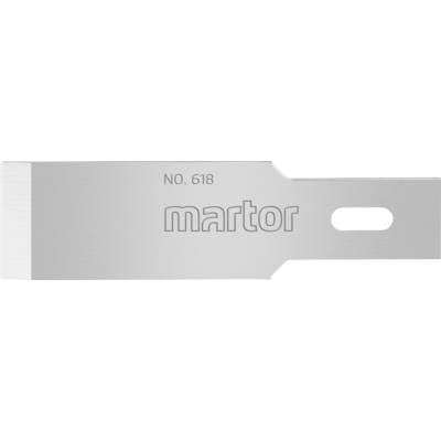 Klinge mit der Aufschrift 'NO. 618 martor', aus silbernem Metall, rechteckige Form, mit einem Loch rechts für Befestigung.
