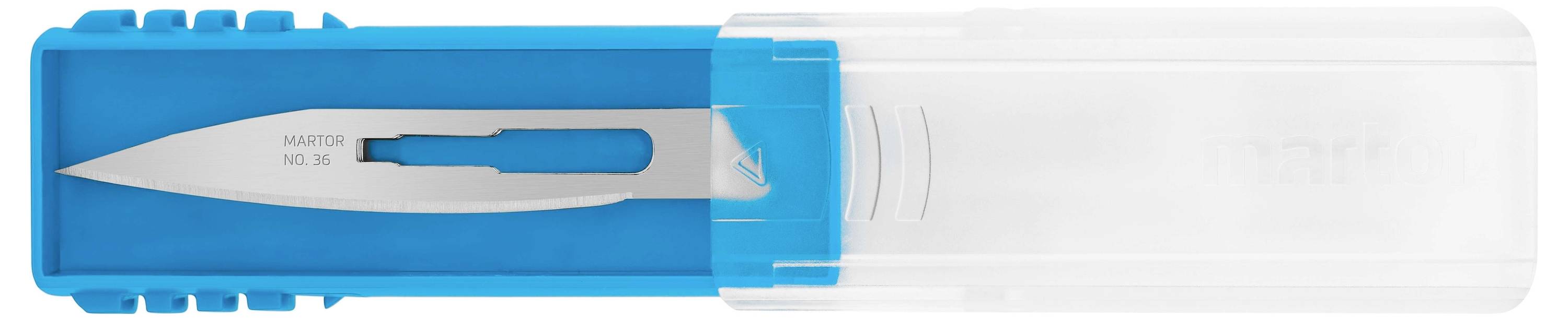 Ein chirurgisches Skalpell mit einem blauen Griff wird in einer transparenten Verpackung gezeigt, die teilweise geschlossen ist.