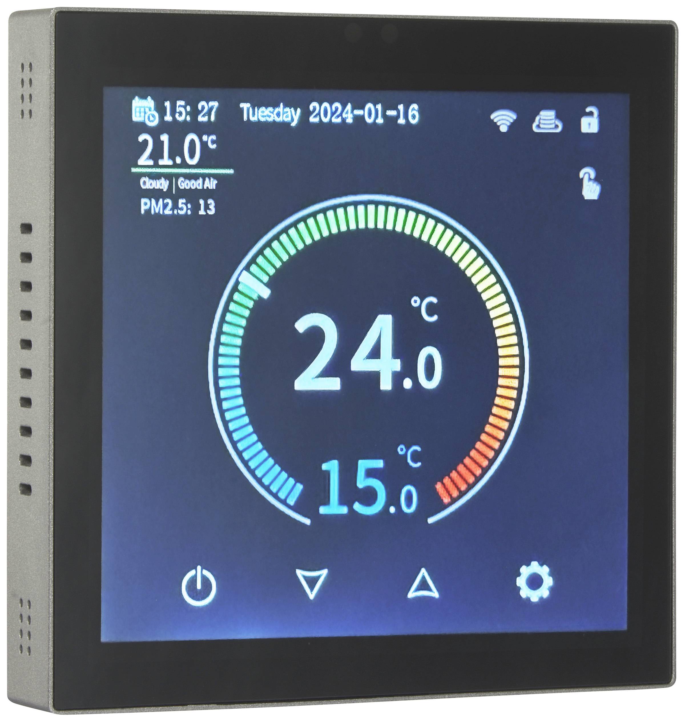 Ein Bildschirm zeigt die Raumtemperatur als 24°C an. Weitere Informationen: 21°C außen, PM2.5: 13, Luftqualität 'Good', Datum 16.01.2024.