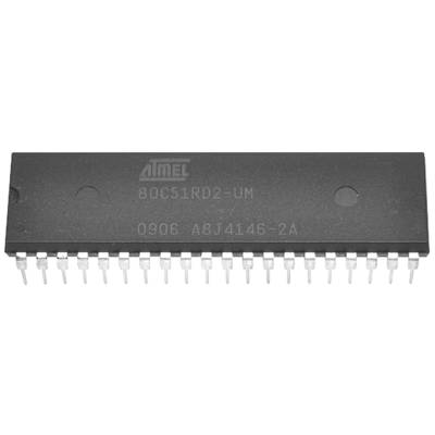 Ein schwarzer integrierter Schaltkreis mit der Aufschrift 'Atmel 80C51RD2-UM'. Es hat viele herausragende Metallpins.