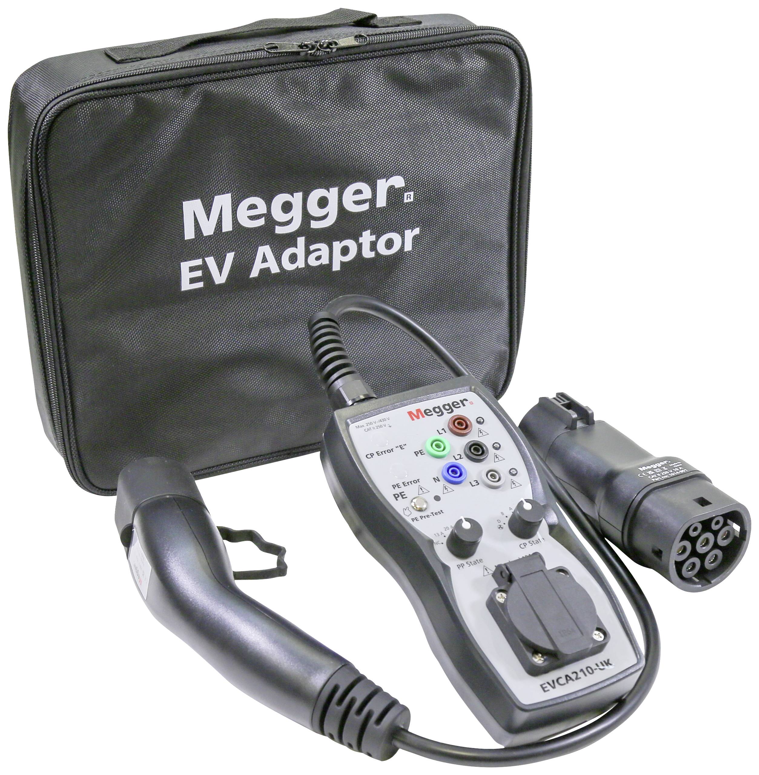 Ein Megger EV-Adapter vor einer schwarzen Tragetasche mit Aufschrift 'Megger EV Adaptor'. Adapter mit Kabel und Anschlüssen für Testzwecke.