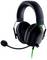 Ein schwarzes Gaming-Headset mit Mikrofon, gepolstertem Kopfband und grünen Akzenten, passend für PC-Spiele und Kommunikation.