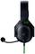 Ein schwarzes Gaming-Headset mit Mikrofon und grünem Kabel. Das Headset hat ein markantes Logo auf der Ohrmuschel.