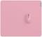 Eine rosa Computermaus liegt auf einem passenden rosa Mauspad.