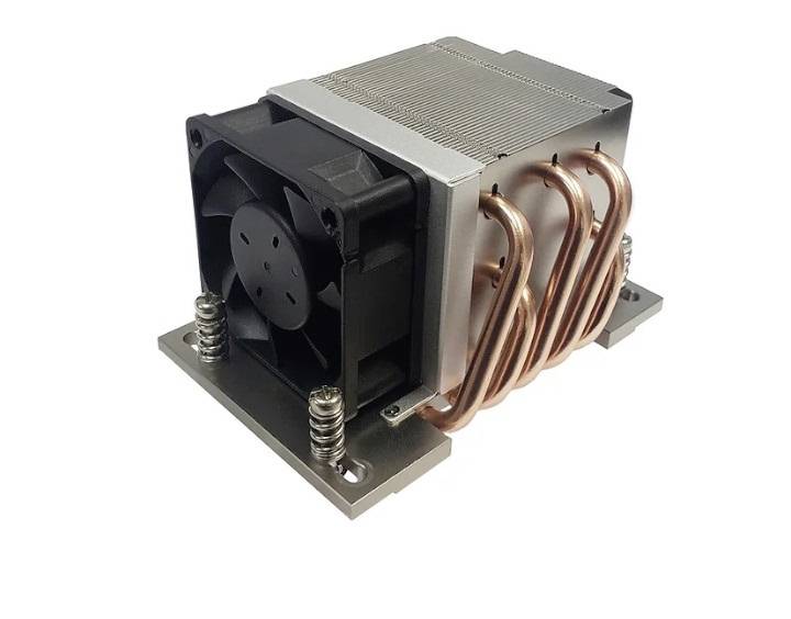 Kühlkörper mit Lüfter und Kupfer-Heatpipes, verwendet zur Wärmeableitung in elektronischen Geräten.