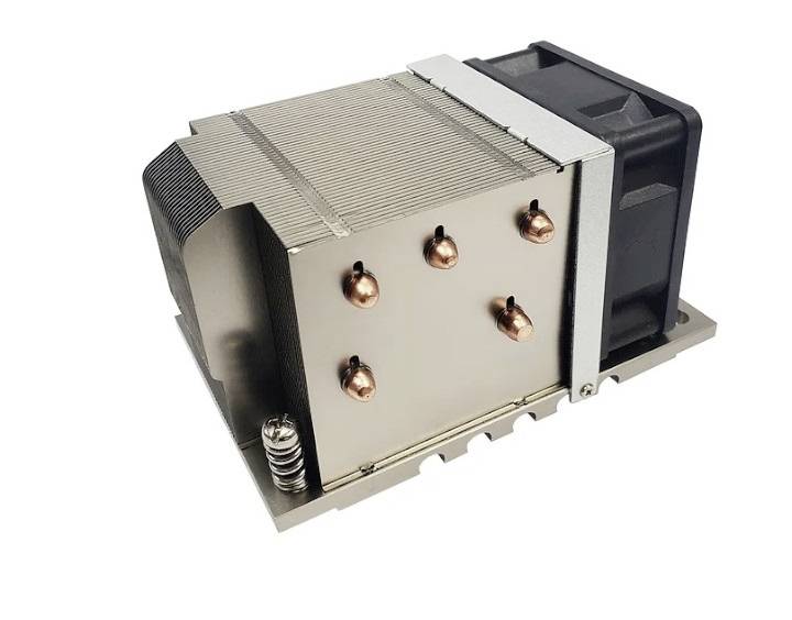 CPU-Kühler mit Kupfer-Heatpipes und einem schwarzen Lüfter, geeignet für PC-Gehäusekühlung.