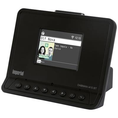 Ein Radioempfänger zeigt den Sender 'Dlf Nova' an. Der Bildschirm listet den aktuellen Song 'Tame Impala - No Choice' auf.