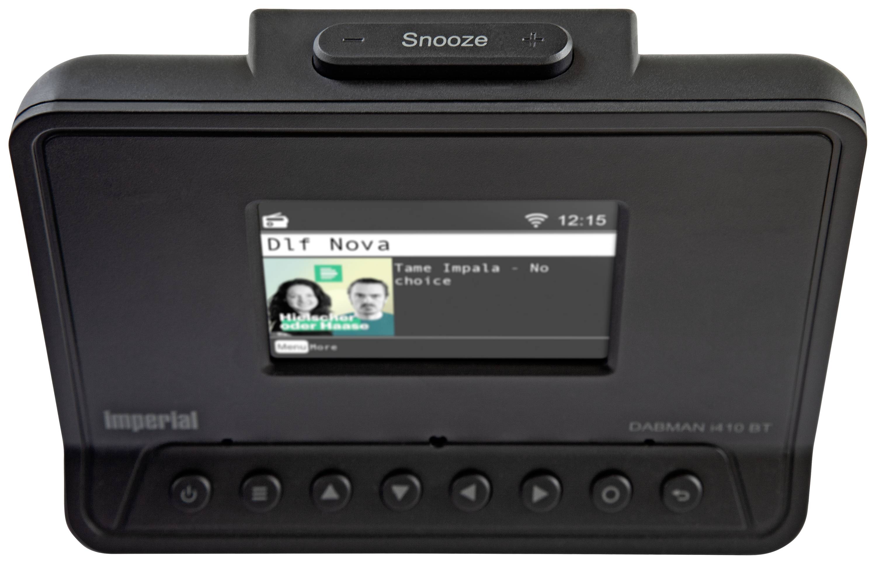 Digitalradio mit Display zeigt 'Dlf Nova' und den Titel 'Tame Impala - No Choice'. Große Snooze-Taste oben, Bedientasten unten.