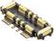 Ein kleiner, rechteckiger, vergoldeter elektronischer Steckverbinder mit mehreren Kontaktflächen.