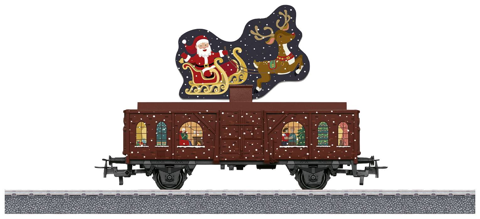 Ein brauner Zugwaggon mit bemalten Weihnachtsmotiven: Weihnachtsmann im Schlitten mit Rentier, umgeben von fallendem Schnee.