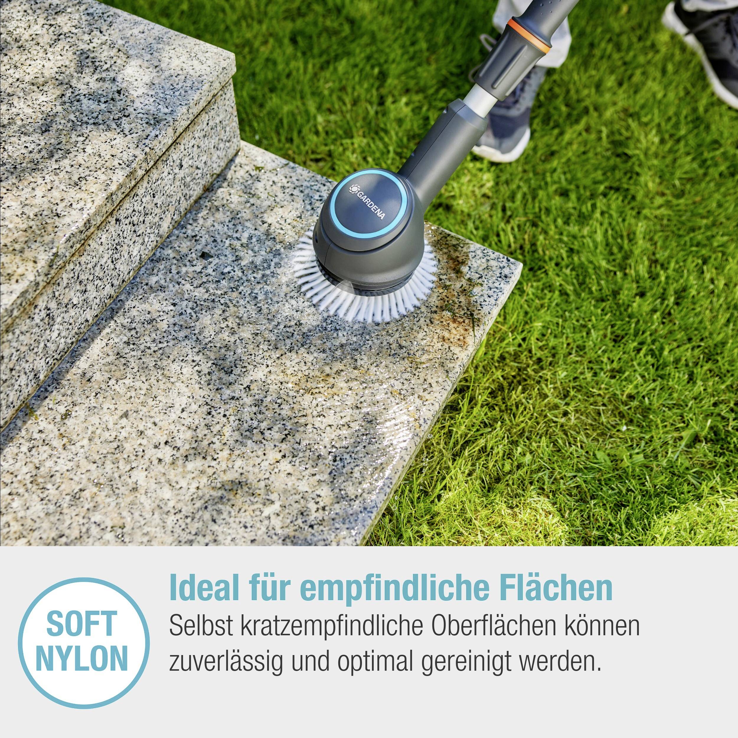 'Nylon-Bürste reinigt empfindliche Steinoberfläche.'