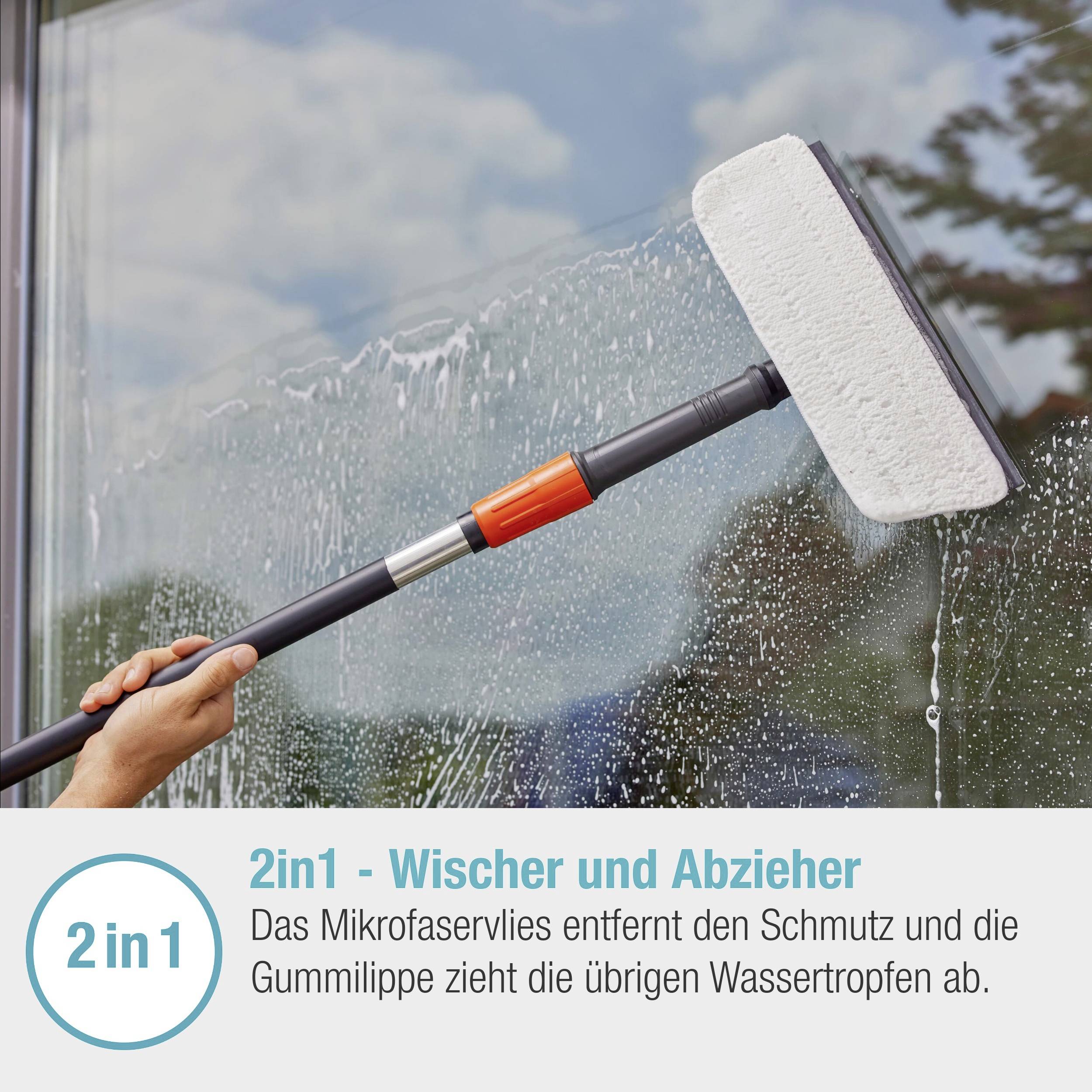 Eine Hand hält einen Fensterwischer gegen ein Fenster. Der Text darunter beschreibt die 2-in-1-Funktion mit Mikrofaser und Gummilippe.