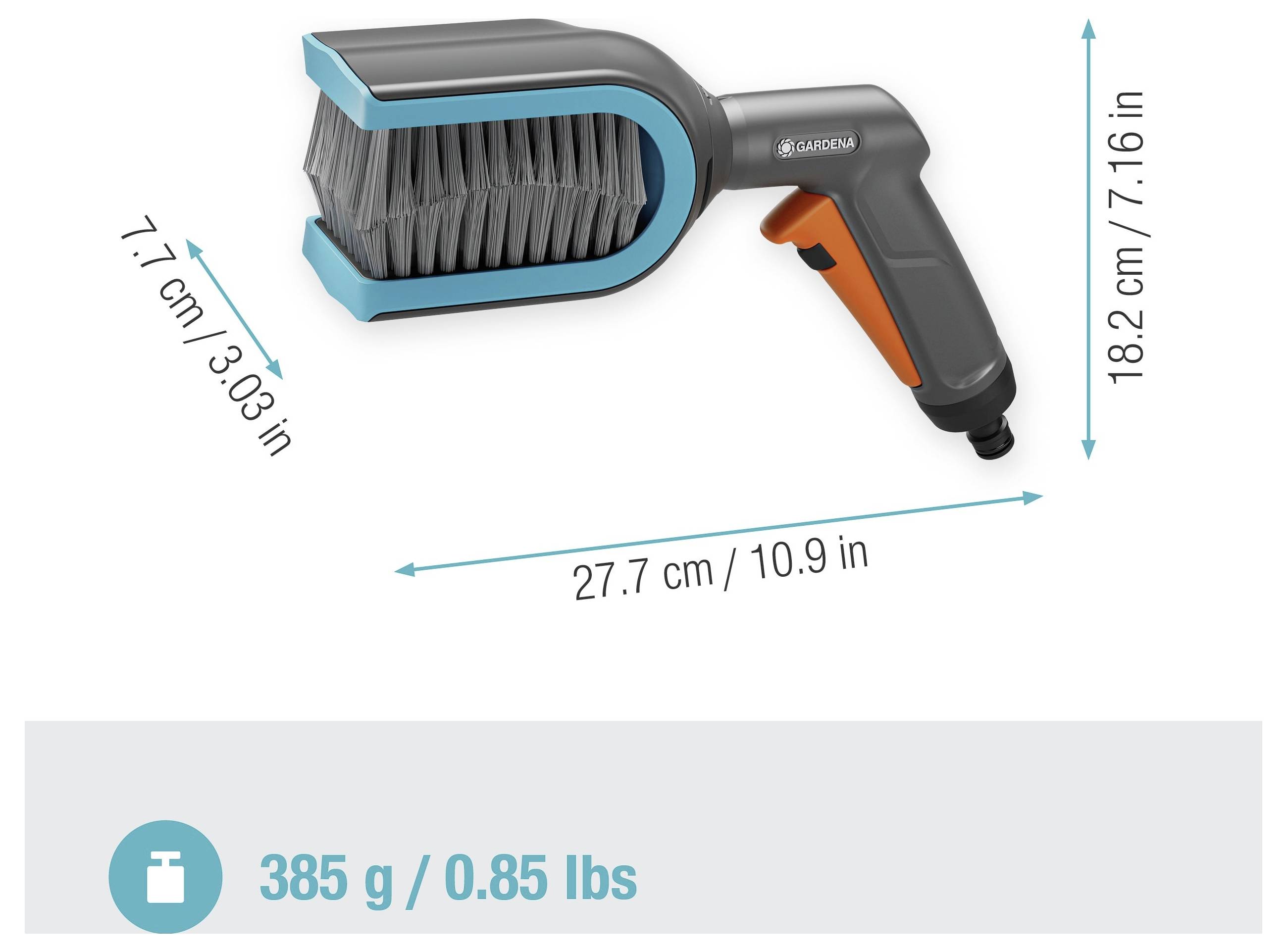 'Gardena' Hochdruckbürste mit ergonomischem Griff, orangefarbenem Auslöser und grauen Borsten. Abmessungen: 27,7 cm x 18,2 cm. Gewicht: 385 g (0,85 lbs).