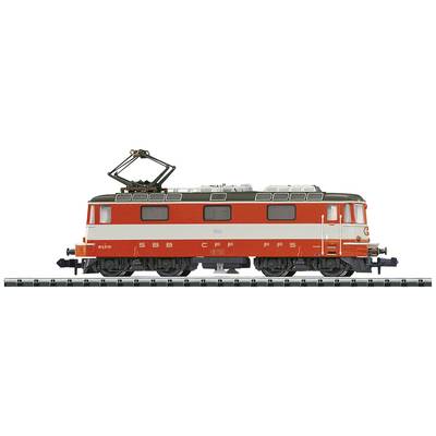 Ein orange-weißes Modell einer Elektrolokomotive der SBB CFF FFS auf einem Gleis, Seitenansicht.