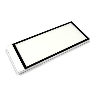 Ein rechteckiges, flaches, weißes Keramikbauteil mit schwarzer Umrandung, möglicherweise ein technisches oder elektronisches Element.