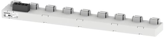 Graue Verteilerleiste mit schwarzen Anschlüssen und acht Steckplätzen, verwendet zum Verteilen von elektrischen Verbindungen.
