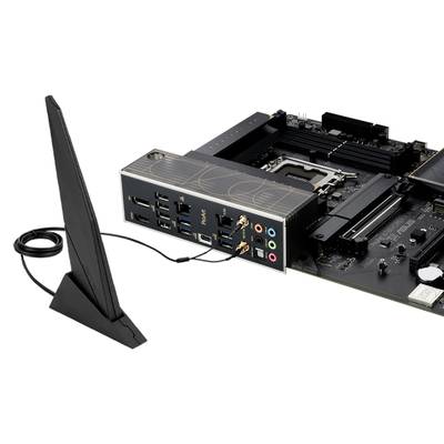 Ein Mainboard mit mehreren Anschlüssen zeigt die Rückseite mit USB-Eingängen, HDMI, Audioanschlüssen und einem angeschlossenen Antennenkabel.