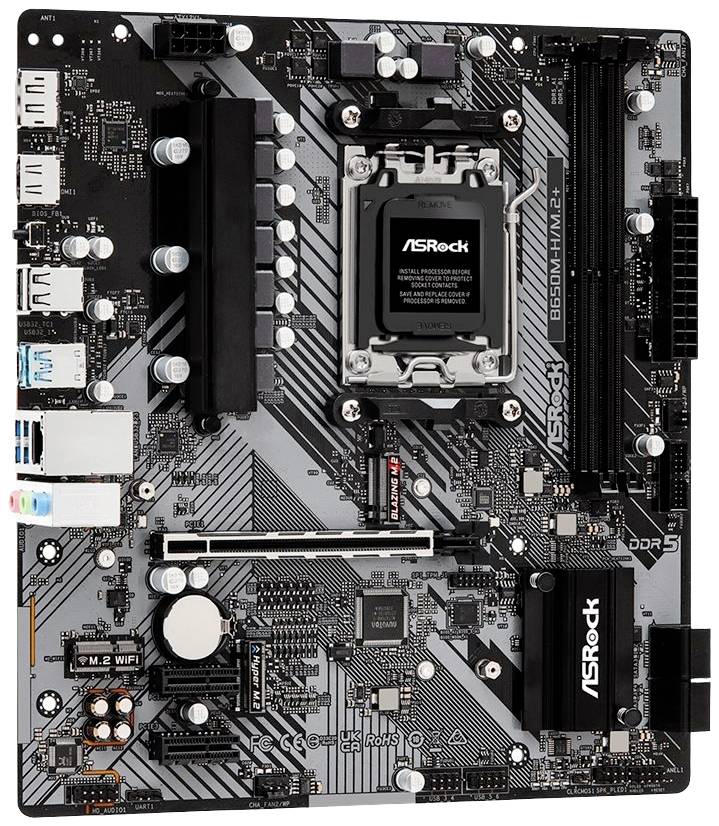 Eine schwarze Computer-Motherboard-Platine mit sichtbaren Anschlüssen und Komponenten, darunter der CPU-Steckplatz, RAM-Steckplätze und Anschlüsse für Peripheriegeräte.