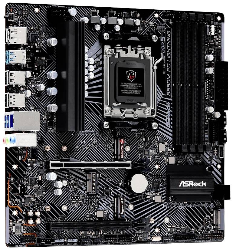 Ein Motherboard mit verschiedenen Steckplätzen und Anschlüssen. Enthält CPU-Sockel, RAM-Steckplätze, USB-Anschlüsse und Kühlkörper.