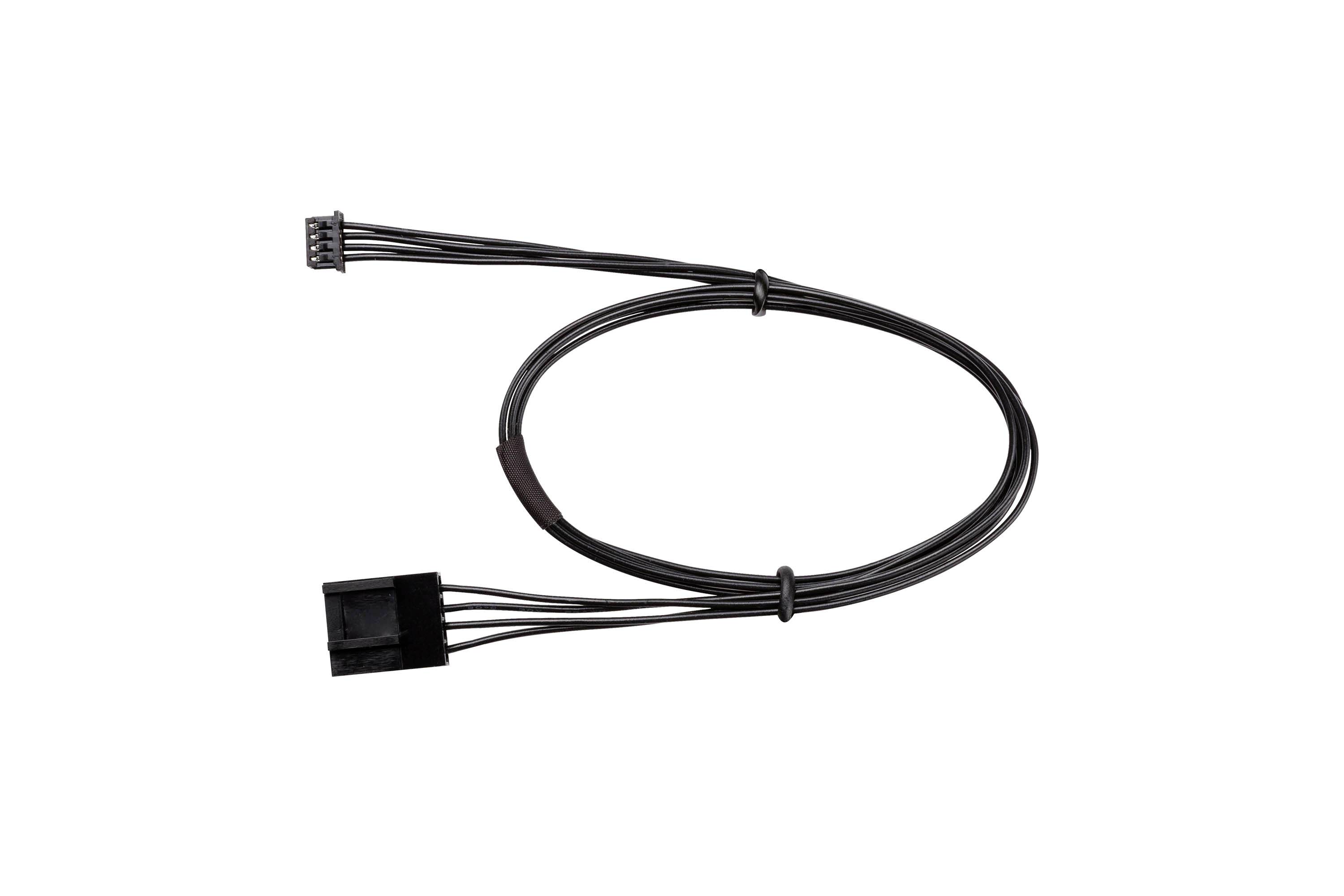 Ein schwarzes Kabel mit Steckverbindern an beiden Enden, vermutlich für elektronische Geräte oder Computerhardware geeignet.