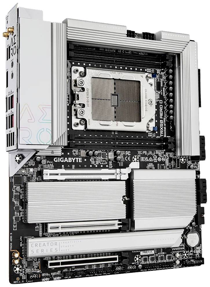 Eine Hauptplatine mit silbernen Kühlkörpern und mehreren Steckplätzen für CPU, RAM und Erweiterungskarten. Markenname leicht sichtbar.