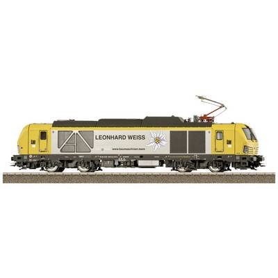 Gelber und grauer Elektrolokomotive mit der Aufschrift 'Leonhard Weiss'. Auf einer Schiene stehend. Oberleitung sichtbar. Unternehmen 'LEONHARD WEISS'.