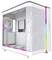 Ein weißes, leeres Computergehäuse mit seitlicher Glasscheibe und RGB-Beleuchtung. Ventilator und mehrere Erweiterungssteckplätze sichtbar.