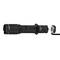 Eine schwarze Taschenlampe mit abgetrenntem Magnetladekabel, seitliche Taste und Clip, geeignet für Outdoor-Aktivitäten.