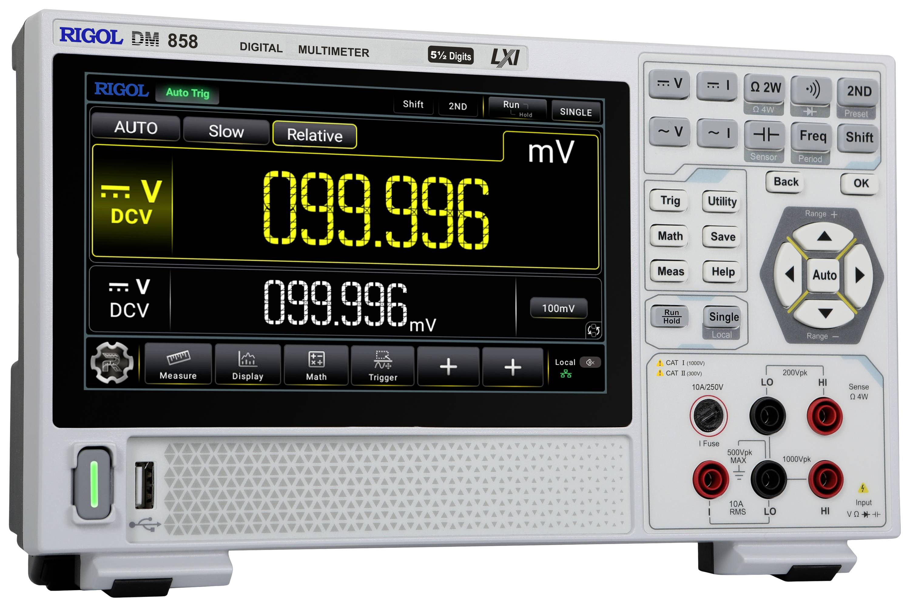 Digitalmultimeter zeigt Spannung von 99,996 mV auf großem Display an. Mehrere Bedienelemente und Anschlüsse sind sichtbar.