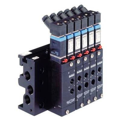 Eine schwarze Ventilinsel mit mehreren modularen Ventilen, geeignet zur Steuerung und Verteilung von Druckluft in industriellen Anwendungen.