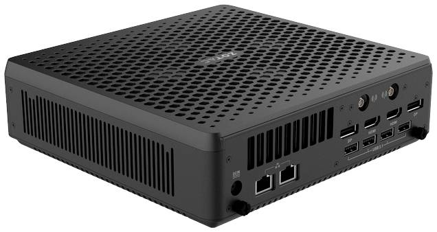 Schwarzer Mini-PC mit mehreren Anschlüssen, darunter HDMI und Ethernet, auf der Rückseite. Lüftungsschlitze an den Seitenwand.