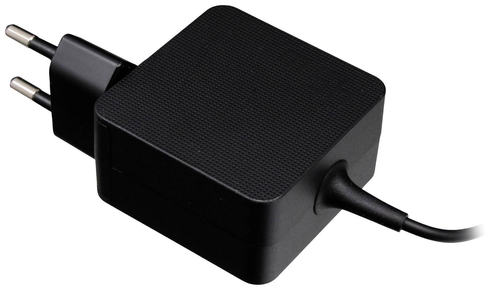 Ein schwarzes Laptop-Ladegerät mit einem europäischem Stecker und einem langen Kabel, das zum Laden von Geräten verwendet wird.