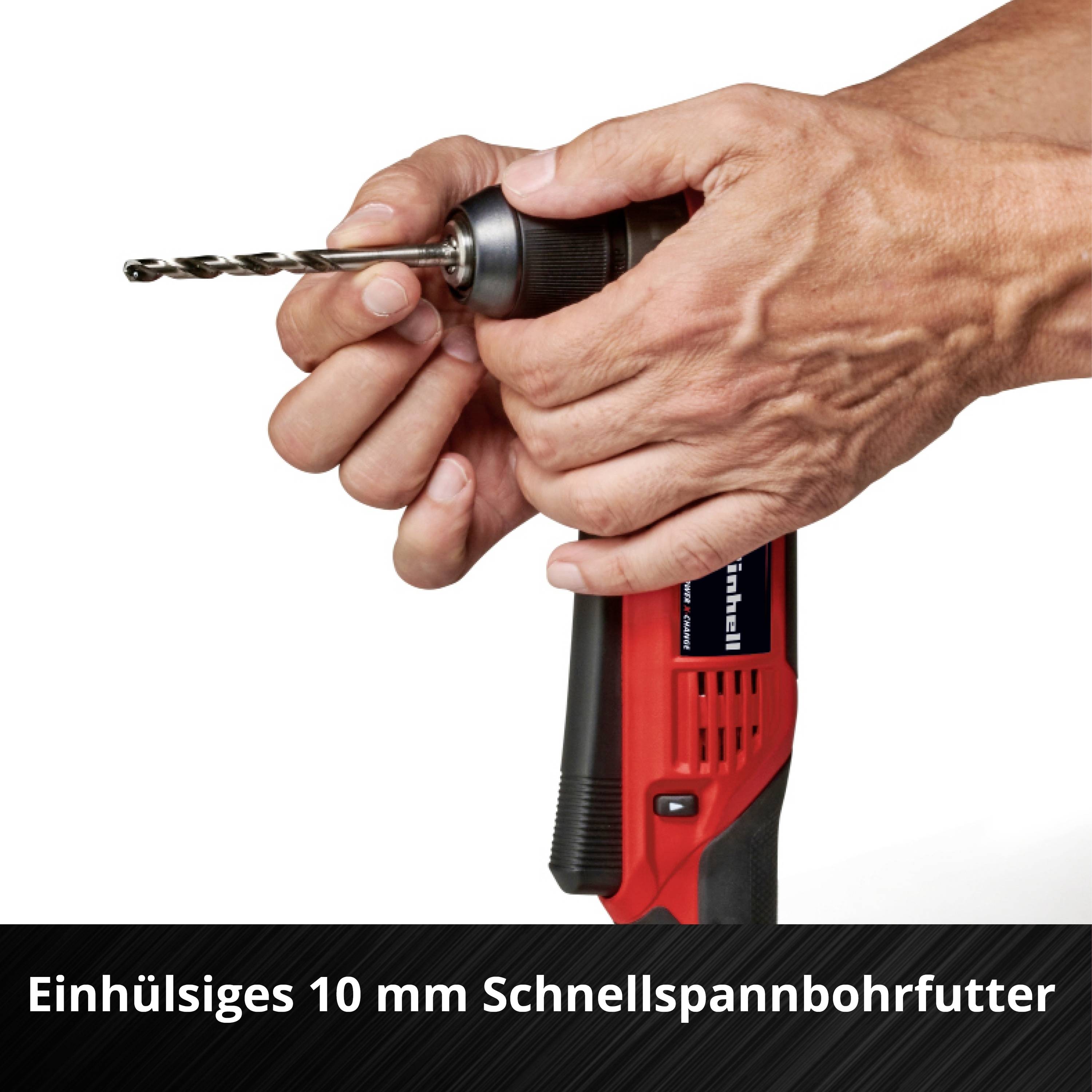 'Einhandbedienung eines roten Bohrers mit 10 mm Schnellspannbohrfutter. Der Bohrer wird von einer Hand gehalten.'